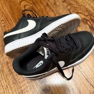 Women’s Nike black/white Athletic Shoes
